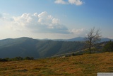 Pohled na Bihor k severu z tábořiště pod Vf. Găina. Po tomto hřebeni zítra půjdeme.