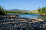 Dnes jsme se utábořili na soutoku Big Salmon river s North Big Salmon river (Severní Velkou lososí řekou). Ta severní vtékala do velké řeky peřejí, asi jedinou, kterou jsme za celou dobu viděli.