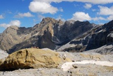 Skály nad Cirque de Gavarnie.