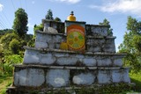 Cosi jako stupa cestou do chrámu v Tashidingu.